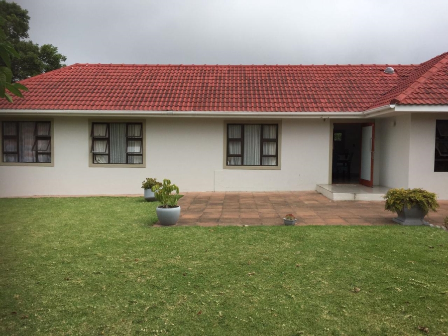 To Let 4 Bedroom Property for Rent in Beacon Bay Eastern Cape
